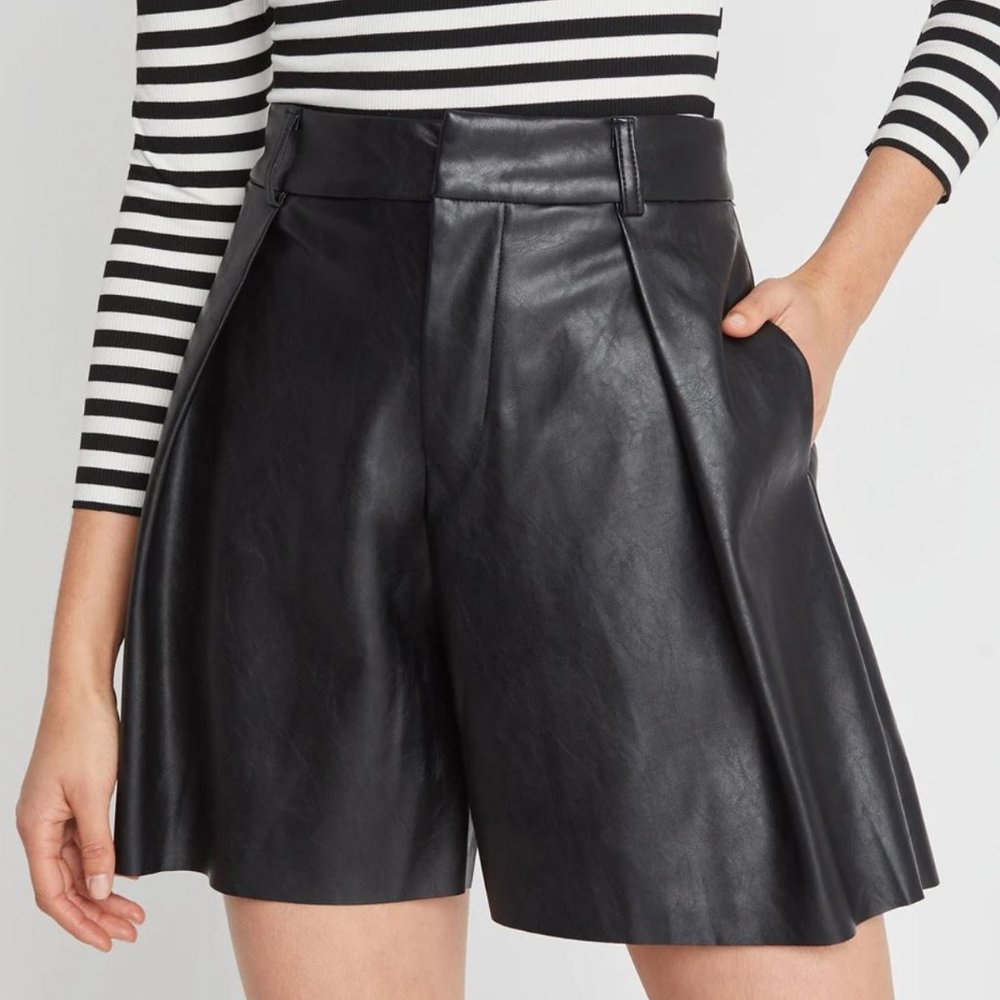 Choosy Vegan Leather High Waist Flare Shorts sz 4